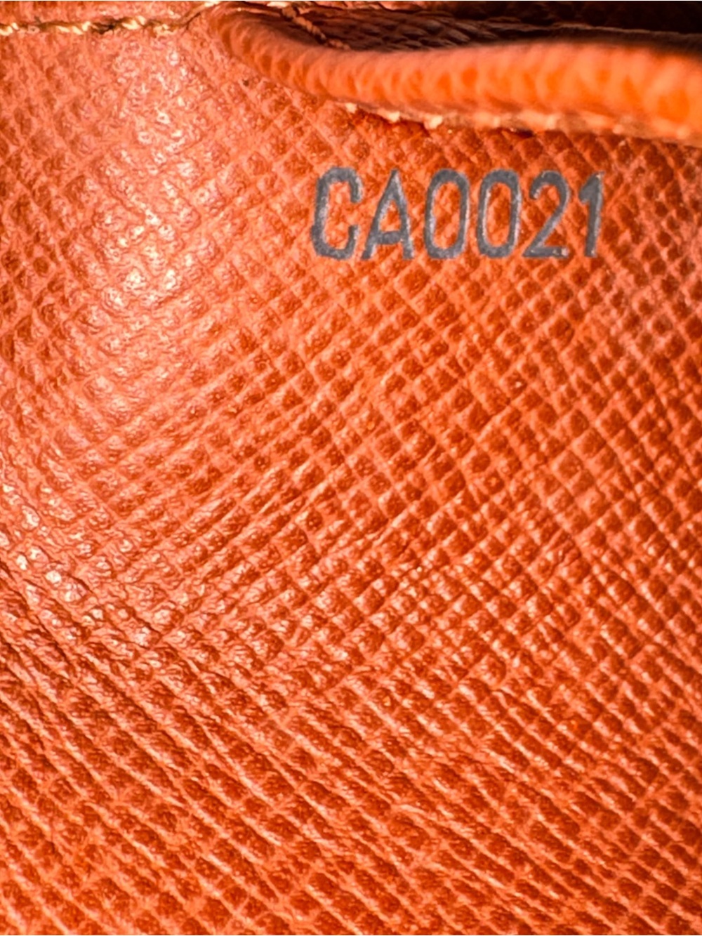 Louis Vuitton Monogram Canvas Men's Bifold Wallet - Picture 13 of 14